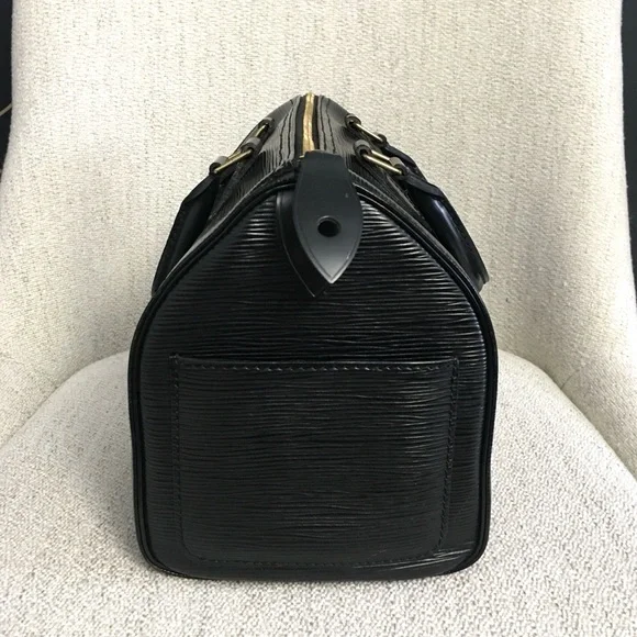 Authentic Louis Vuitton Epi black leather Speedy 25 bag - Picture 6 of 15